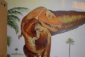 Dinosaurier an einer Kiderzimmerwand-1 - Ausschnitt. Kunstwerk von Aranka Mágori.